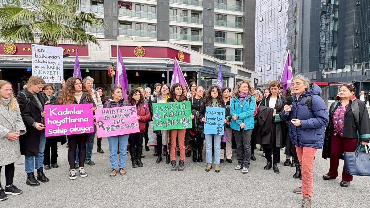 Hayatta kalmak için şiddet gördüğü kocasını öldürmek zorunda kalan, hayatını savunan Serap Avcı'nın karar duruşması bugündü.

Meşru müdafaada sınırın aşılması nedeniyle Serap'ın tahliyesine karar verildi.

Yaşasın feminist mücadelemiz!