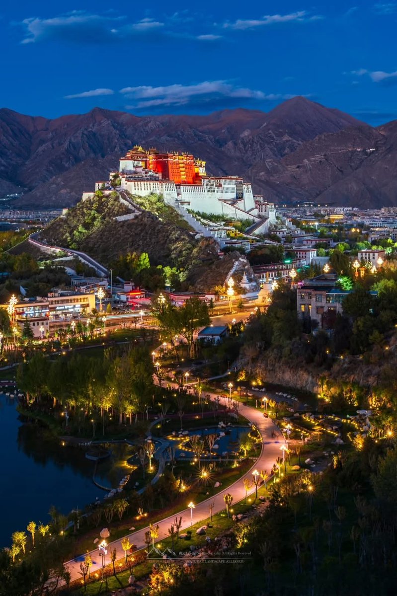 暮色中的布达拉宮