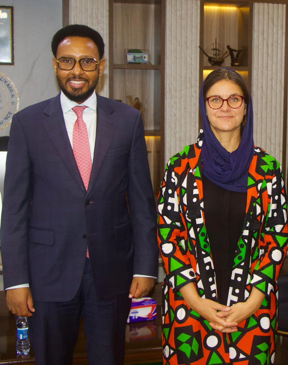 MoF_Somalia's tweet photo. Today, Minister @BihiEgeh countersigned the @NBS_Somalia and Swiss Development Cooperation agreement launching the Pilot Project on Strengthening National Statistical Capacity, reflecting growing trust in Somali institutions and support for data-driven planning across #Somalia. https://t.co/OHjiLdyRnB