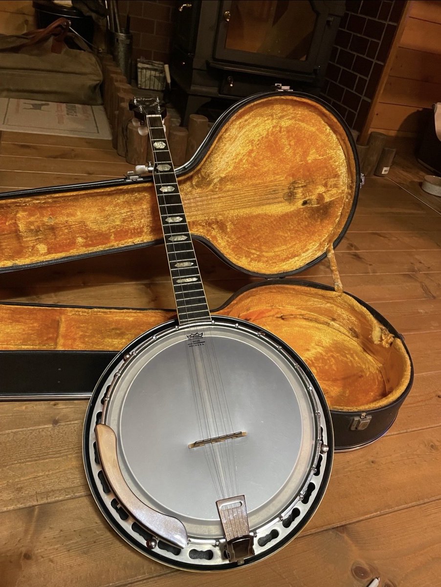 ウッドトップバンジョー(メーカー不明) 山小屋を整理してると10数年の間放置されたまんまのバンジョーを発見