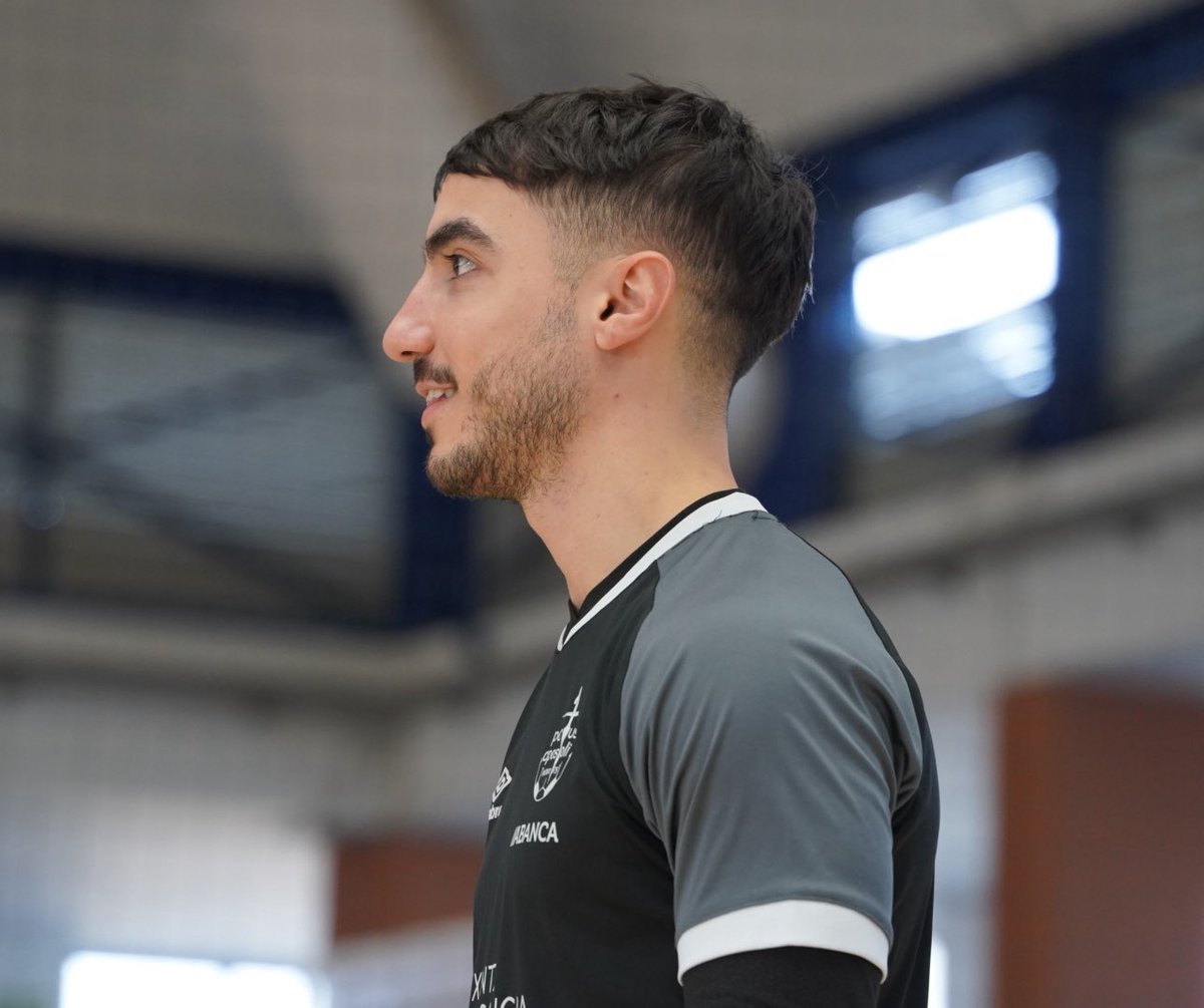 NoiaFutbolSala's tweet image. 🙋‍♂️ ¡Buenos días desde San Pedro de Alcántara! Aquí entrenan los nuestros hoy.

🚌 Primera parada de la 𝘀𝗲𝗺𝗮𝗻𝗮 𝗱𝗲 𝗲𝘅𝗰𝘂𝗿𝘀𝗶𝗼́𝗻 noiesa:

·1200 km de Noia a Málaga ⌛️
·700 km de Málaga a Alzira 🔜
·1000 km de vuelta a casa 🔜

Sí, las maletas van llenas 🧳😅