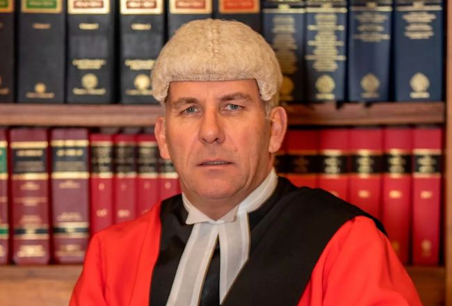 Suffragent_'s tweet image. This is Judge Andrew Menary, who sentenced Joey Barton to 6months in jail for spicy 𝕏 posts. 

He previously allowed paedophile Callum Latimer, 23, to avoid prison - despite 165 sick videos of children, 58 of which were category A. 

Menary is friends with Starmer. 🇬🇧