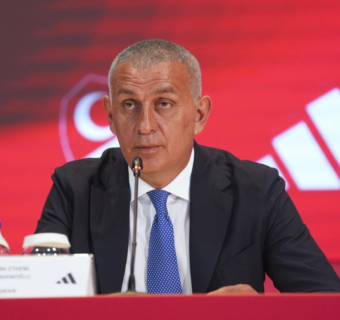 Utanmadan Skriniar'a çıkmayan kırmızı kartı sarı diye konuşuyor o faul dünyanın her yerinde kırmızı kart futbol fakiri KAMİL!