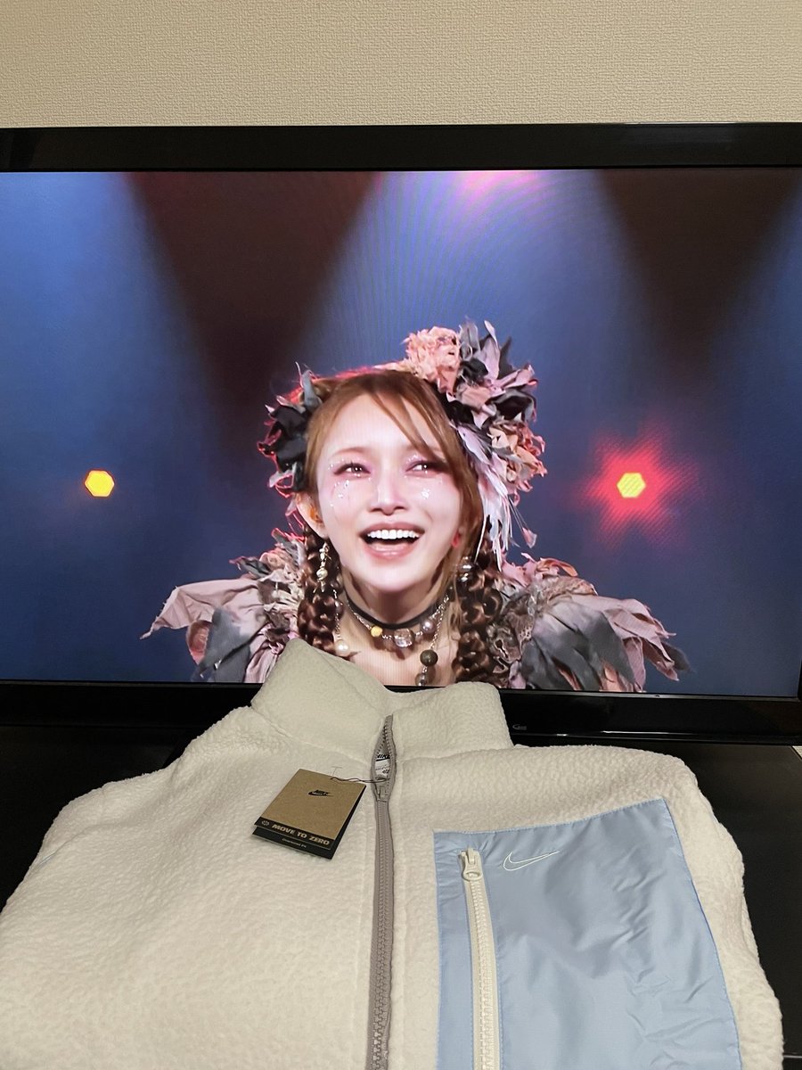 真希ちゃんがインスタで着てたNIKEのアウターを買ってしまった