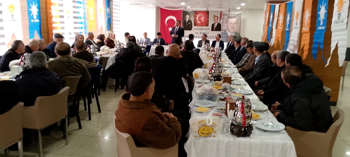 📍Ardahan 

İl Başkanımız <a href="/75HakanAydin/">Hakan Aydın 🇹🇷</a> ile beraber 
Göle İlçemizde mahalle ve köy başkanlarımız ile bir araya gelerek değerlendirme toplantısı yaptık.

Çalışma ve gayretlerinden dolayı teşekkür sertifikalarını kendilerine teslim ettik.