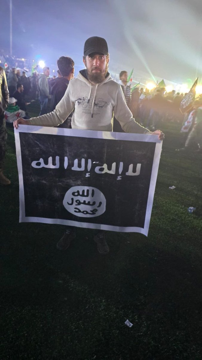 Rojava_Post's tweet image. #ISIS_flags were raised during the victory celebrations in

 #Deir_ez_Zor.

#Rojava_Post