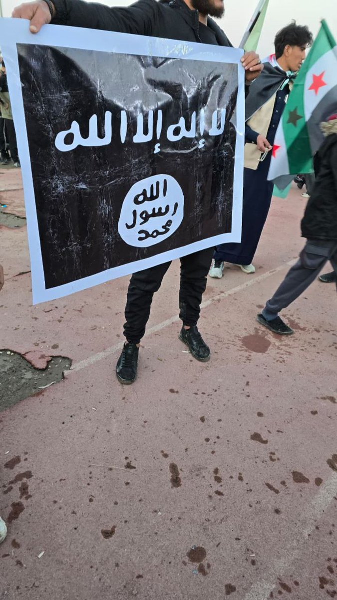 Rojava_Post's tweet image. #ISIS_flags were raised during the victory celebrations in

 #Deir_ez_Zor.

#Rojava_Post