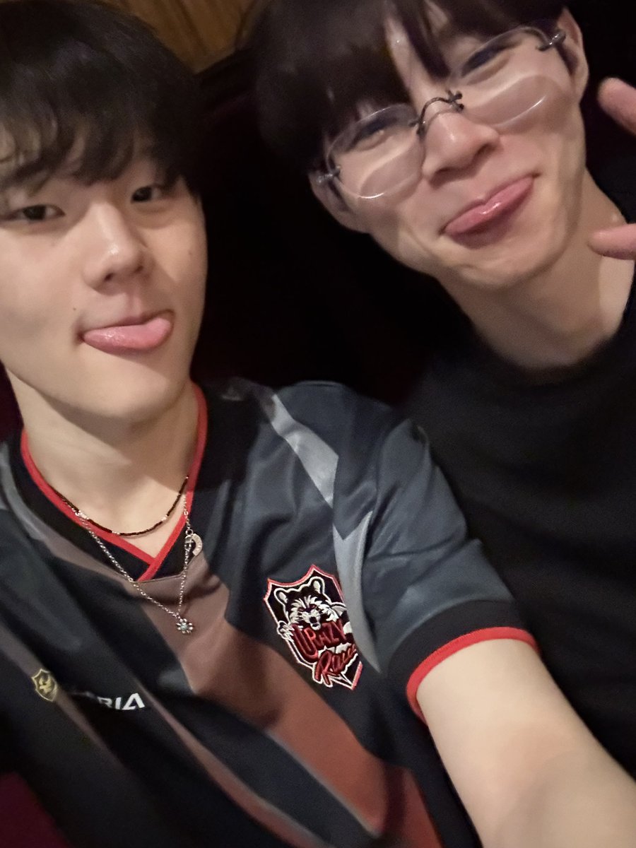 Junbin_ow's tweet photo. 2년동안 너무 고생많았써!! 행복해라 김진서이🥹 https://t.co/TZRSZxXsFZ