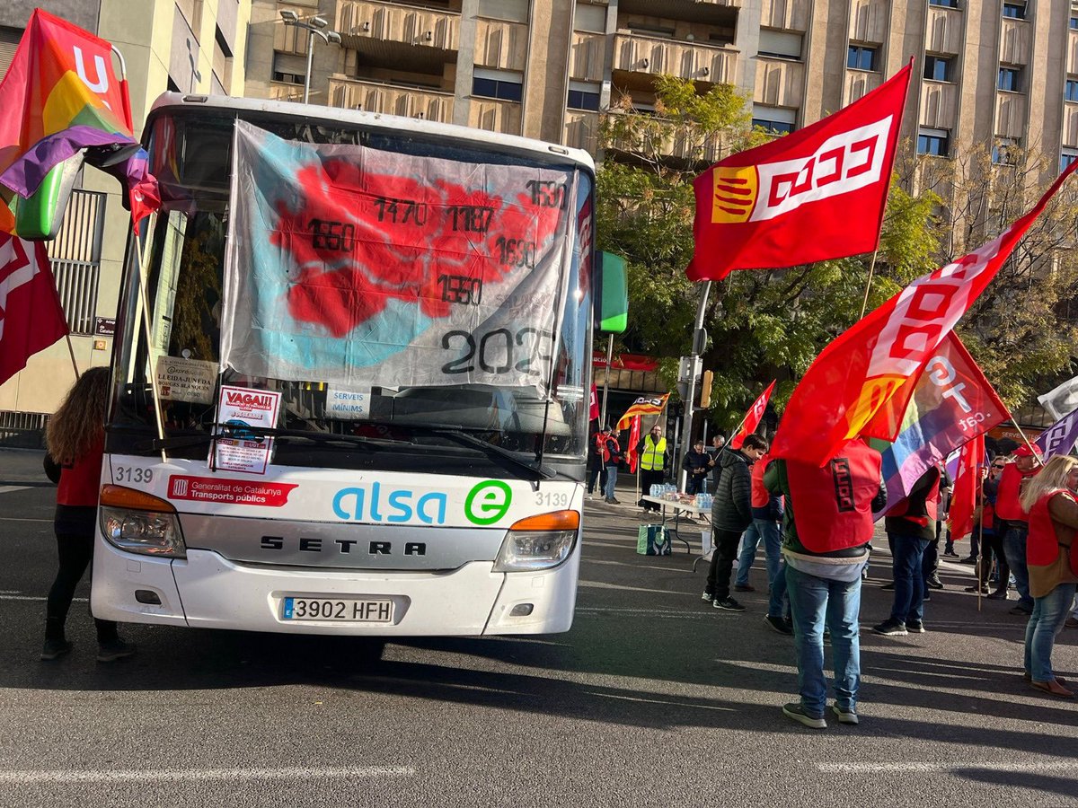 Segona jornada de vaga al sector de viatgers de Lleida. Els treballadors defensen un conveni digne mentre la patronal bloqueja la negociació. CCOO, amb més del 80% de representació, lidera la mobilització.