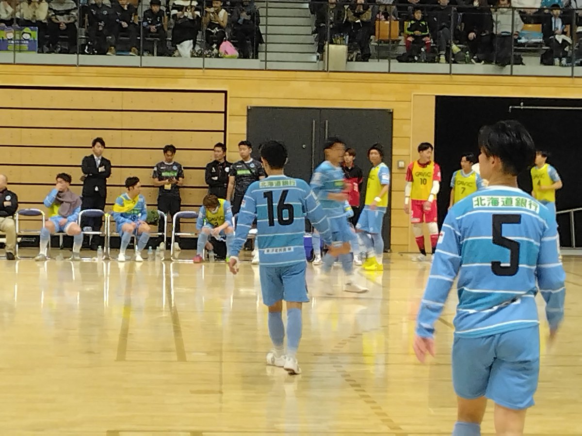 山本くん写真撮らせて貰ったのに、ピントが😰
後ろ姿はよく撮れてる🤭💦
🎊優勝&amp;昇格おめでとう🏆✨
とっても嬉しいです😆

#エスポラーダ北海道
#山本航平選手