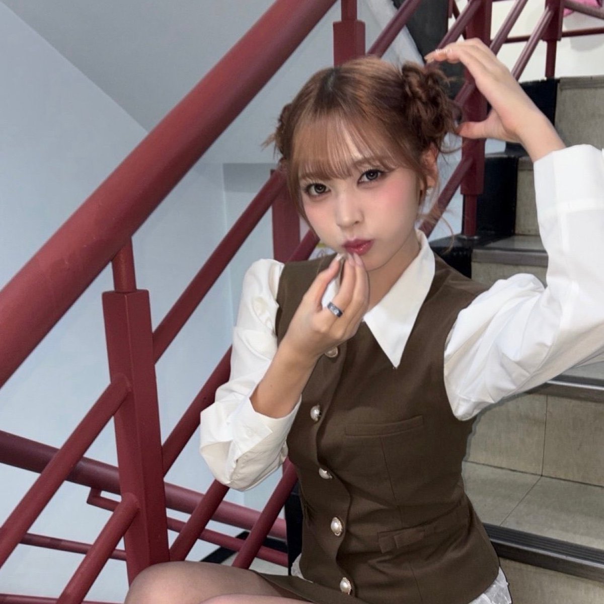 RESCENEPLUSCHAT's tweet image. 📸 | 251209
 
#MAY Yum yum yum🥟🍴😋 
 
#RESCENE #리센느 @RESCENEofficial