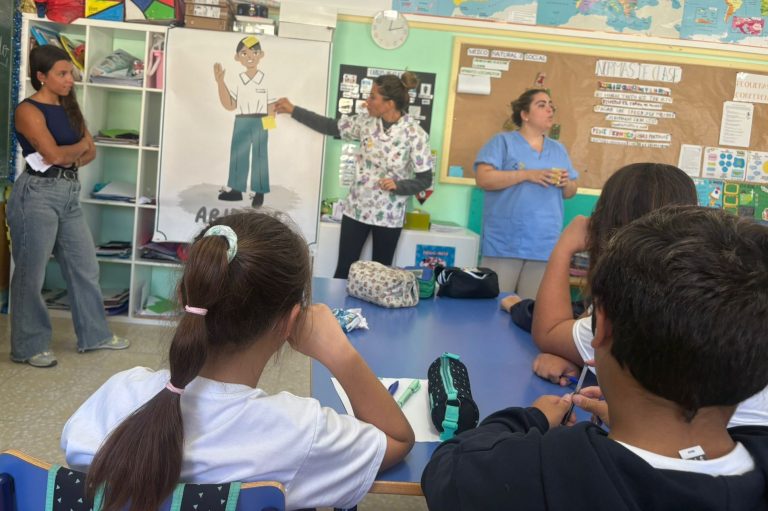 👩🏾‍⚕️👨🏾‍⚕️Las matronas de Atención Primaria han formado a cerca de 700 estudiantes de Lanzarote en educación afectiva y sexual.

(Sigue👇🏾)