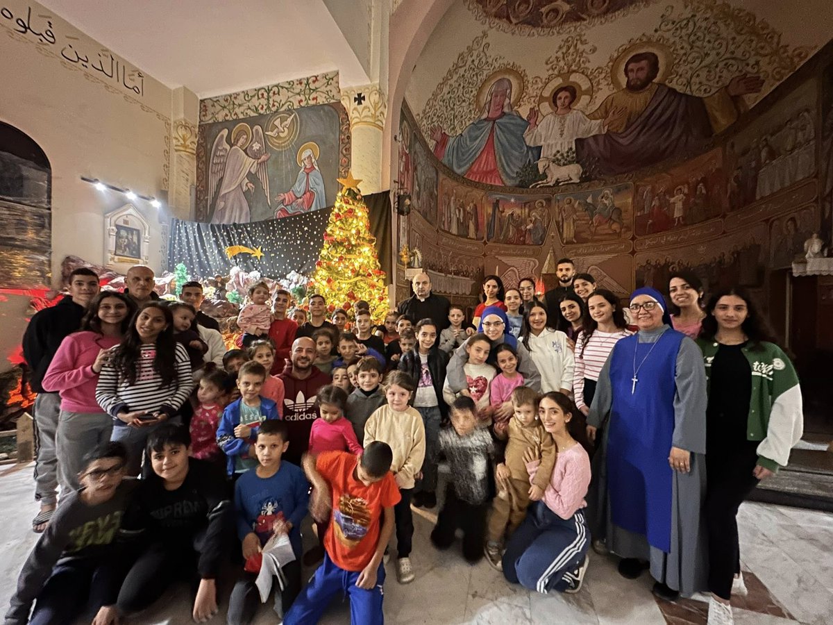 RashadAlhindi's tweet image. Die katholische Kirche der Heiligen Familie in #Gaza feiert trotz des ständigen Terrors Israels den ersten Advent zu #Weihnachten - Gazaner:innen, Palästinenser:innen und die älteste Christliche Community der Welt.