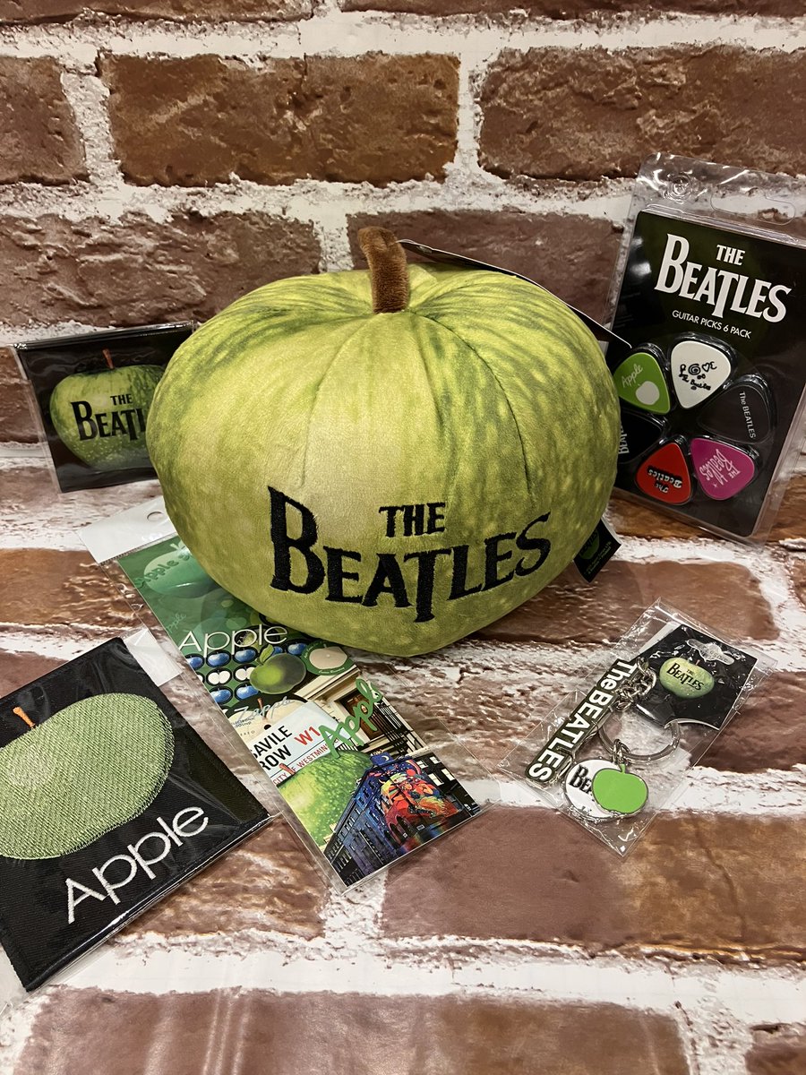 4階洋書】人気のビートルズグッズにぬいぐるみが仲間入り！ 象徴である