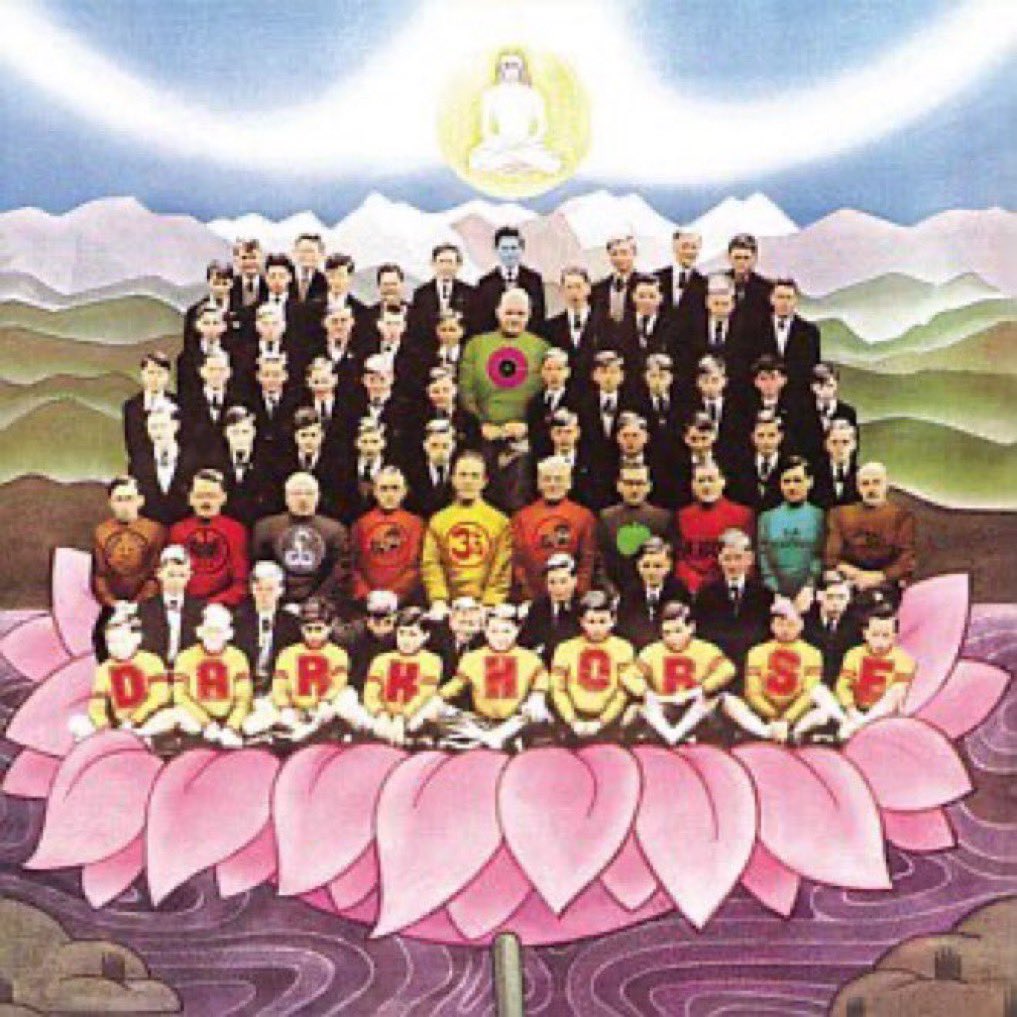 Il 9 dicembre 1974 George Harrison pubblicava il quinto album solista “Dark Horse”. 
Le canzoni, alcune con sonorità funk e soul, erano in parte ispirate al suo recente divorzio dalla moglie Pattie Boyd e vennero accolte negativamente da gran parte della critica specializzata.