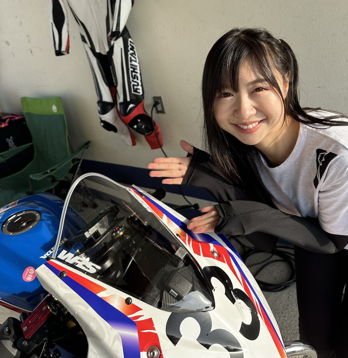 mikaxcbr250rr's tweet photo. CBR250RRでWRSのスクリーンでお世話になっている
iMotorcycle Japan様へご挨拶に伺いました！

そして、今後は CBR600RRのカスタムでもお世話になります‼️
本当にありがとうございます😊✨

これからどんなパーツがついていくのか──
私自身とても楽しみです！！
皆さんもぜひカスタムお楽しみにしていてください🫶

カスタム動画も作成中です🪽🎥