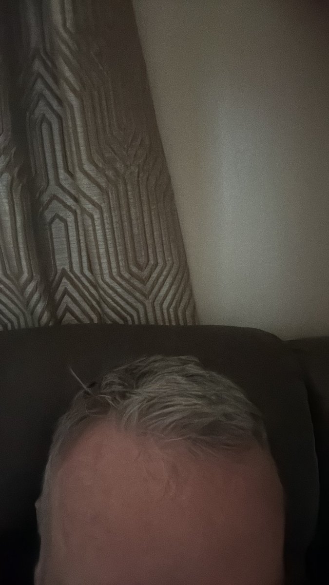 seaniebubble's tweet photo. Sitting here in Limerick holding onto my fringe for fear #StormBram takes my hairline back another inch or 2 🙈😂 https://t.co/GBy96oAzH2