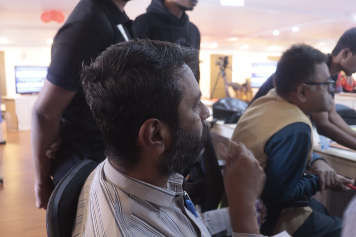 AngadiVinay's tweet photo. Second Round of Evaluation at the SIH Grand Finale 2025, @ VTU Belagavi. The student innovators have been magnificent, they have come up with extra ordinary solutions to the problem domain of transportation and logistics. 
#SIH2025
#evaluationatsih2025
#SmartIndiaHackathon2025 https://t.co/XMqmuCcm5V