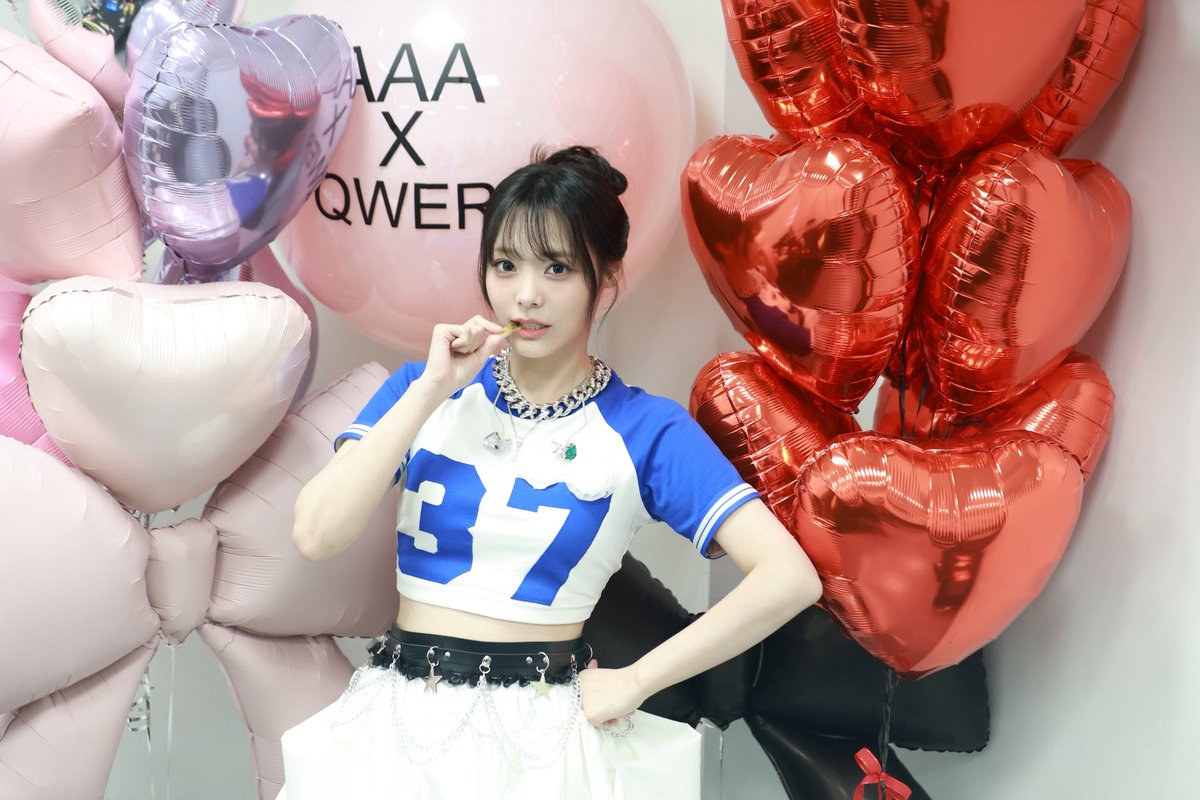 official_QWER's tweet image. ACON 좋아해🤍🩷🩵💚 
#QWER #ACON2025