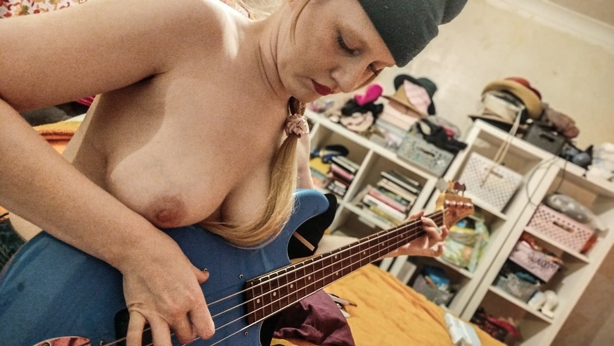 Lucy Muse tweet media