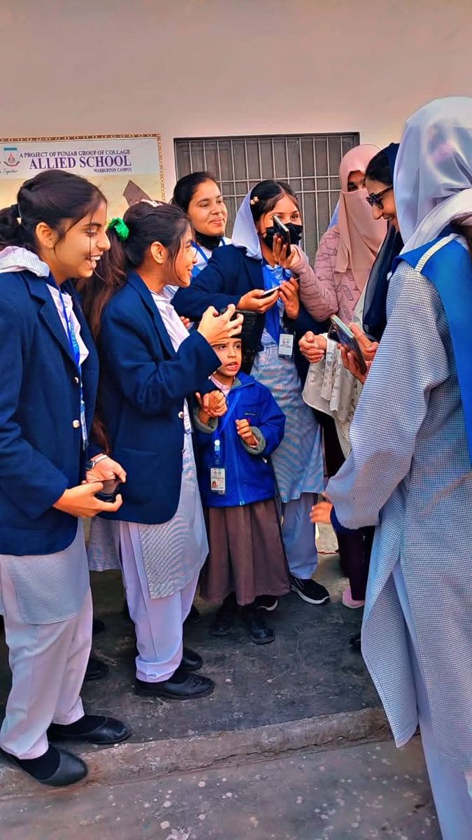 Dr_shezra118's tweet photo. الائیڈ سکول واربرٹن کا دورہ
STEM Exhibition 
میں شرکت کے موقع پر
#NA_112  @DrShezraKharral https://t.co/B9uQKFZuB6