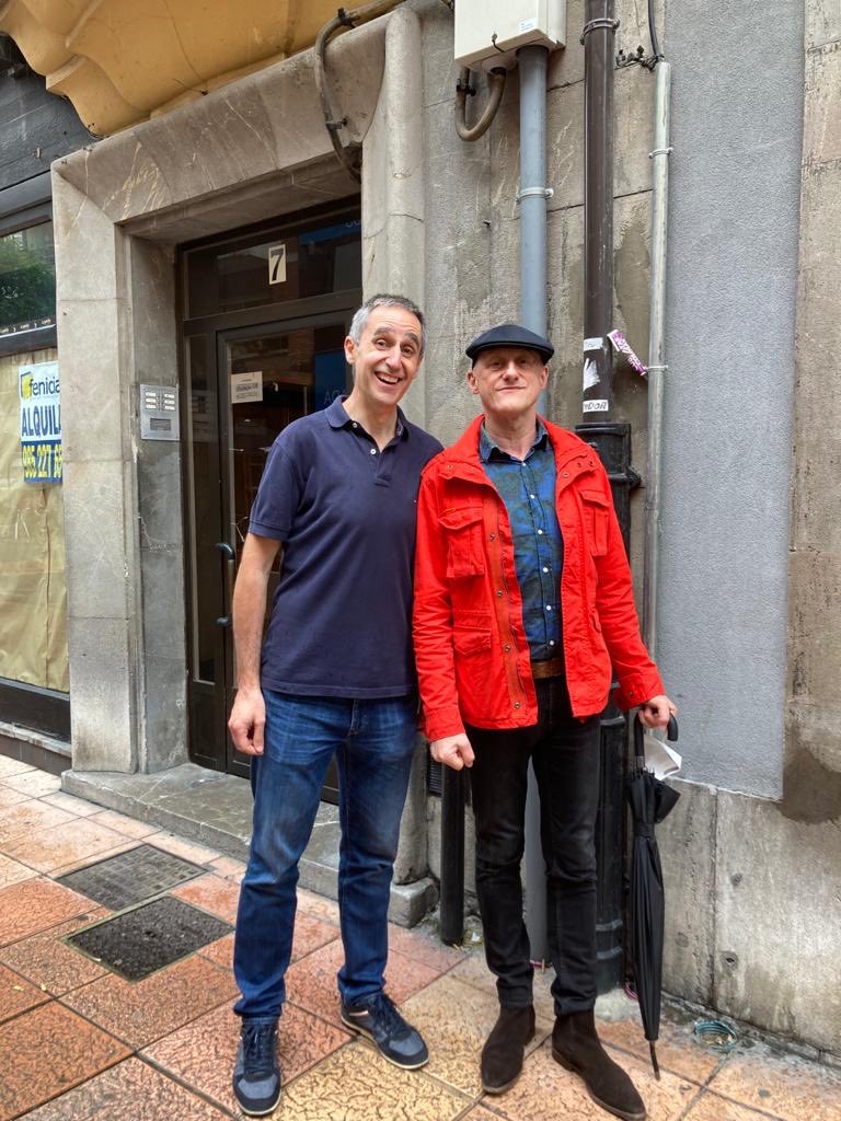 Descansa en paz, Jorge. El rock and roll está de luto. Ha muerto un ídolo y ha nacido una Leyenda. Mis condolencias @IlegRock 🎸 🖤