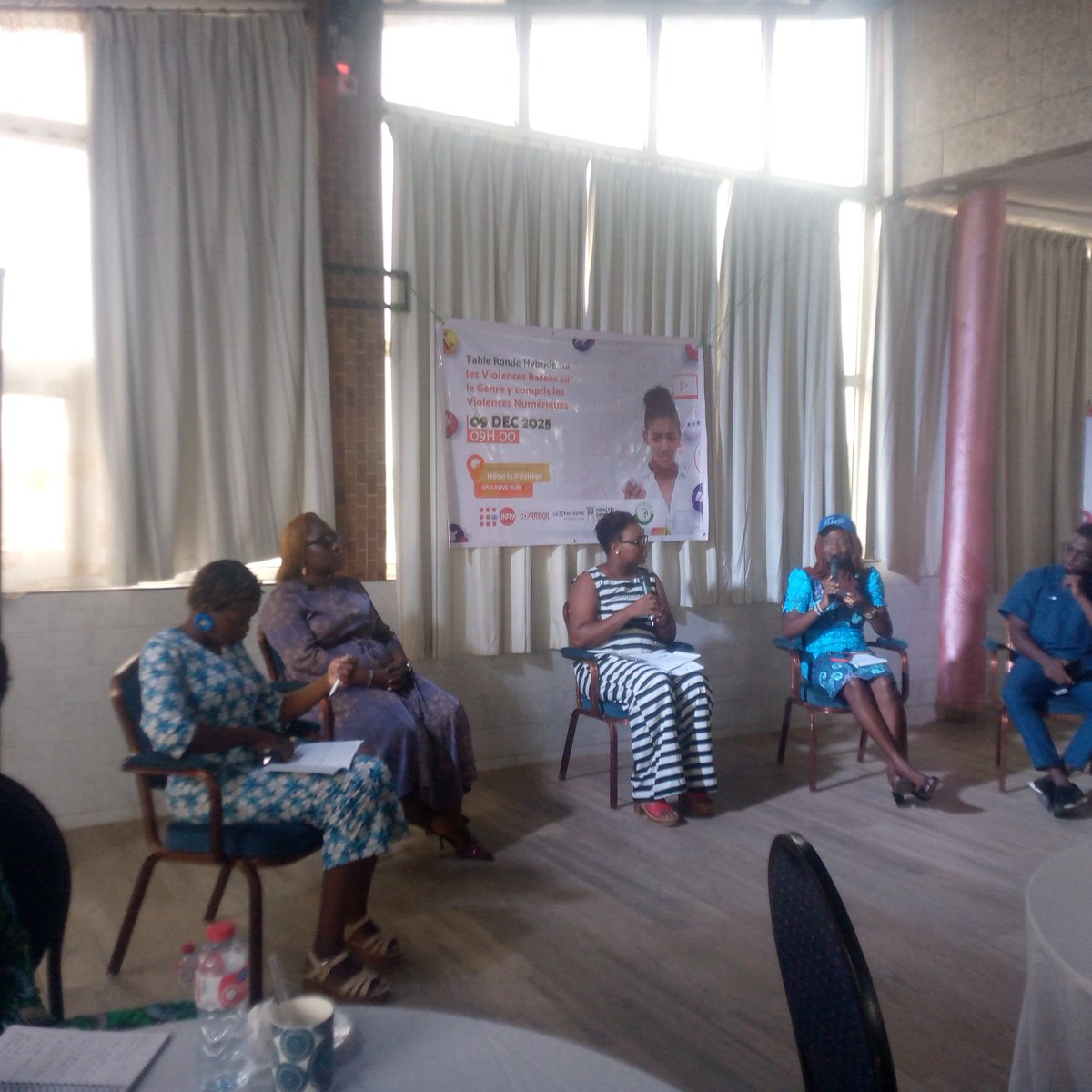 « Nous sommes exposés sur toutes les plateformes », souligne Eugène Deguenon lors du panel 2 « Prévenir, protéger et réagir : stratégies individuelles et collectives ».
#StopVBG #16DaysOfActivism #StopViolenceNumérique #TableRonde
<a href="/healthdevong/">HealthDev ONG</a> <a href="/CorridorAL/">OCAL-ALCO</a> <a href="/ab_benin/">Blogueurs du Bénin</a>