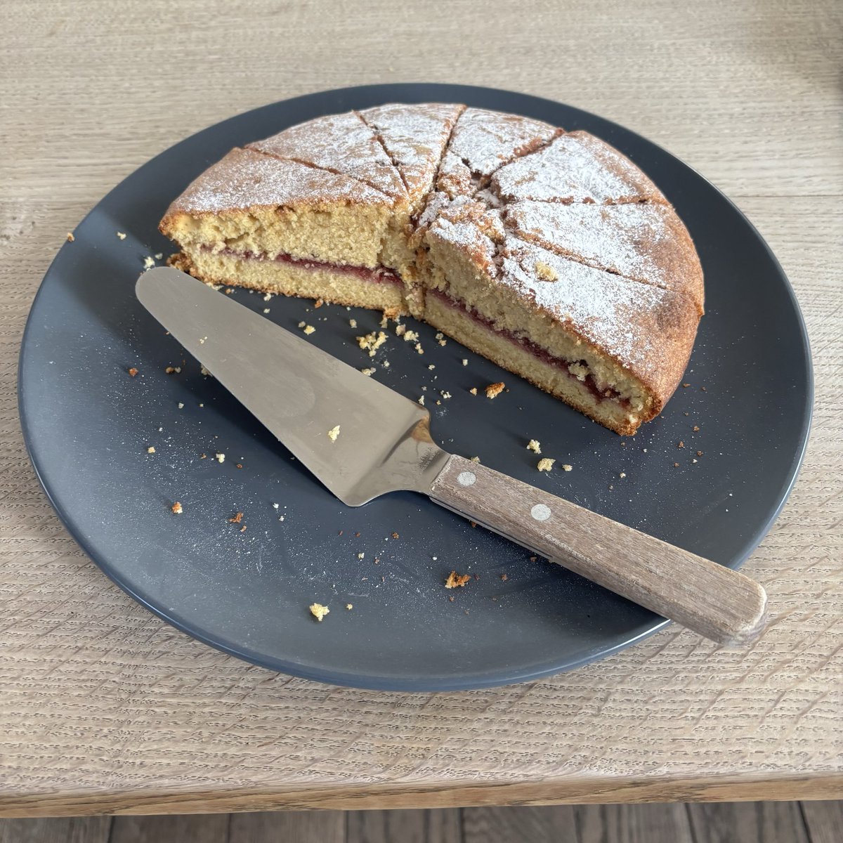 CoRMirfield's tweet photo. #CakeWatch https://t.co/IONm8NveW2