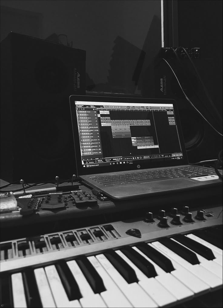 ofRocksta's tweet image. 📍 ASH Entertainment

5 menit sebelum cabut pulang. Ngabisin cilok dulu.