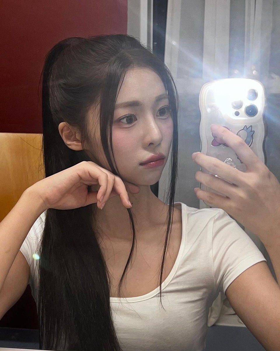 _urvision's tweet image. #ℑnːうpα𝕝αcǝ de lo más cómoda, mientras que escuchaba las voces #αngǝ𝕝𝖟ʼ𝜗stǝ𝕣eo  de @angelsiite, e iba mandando mensajitos a mis friends de lo buena que es la canción #sw𝕚pǝʼꕀv𝕚bǝ.
¡Felicidades por tan buen tema, bebés!

꒰ʚ  𝗂𝗏𝗈𝗇𝗇𝖾'𝗌 𝘩𝑒𝑎𝑟𝑡 ɞ꒱