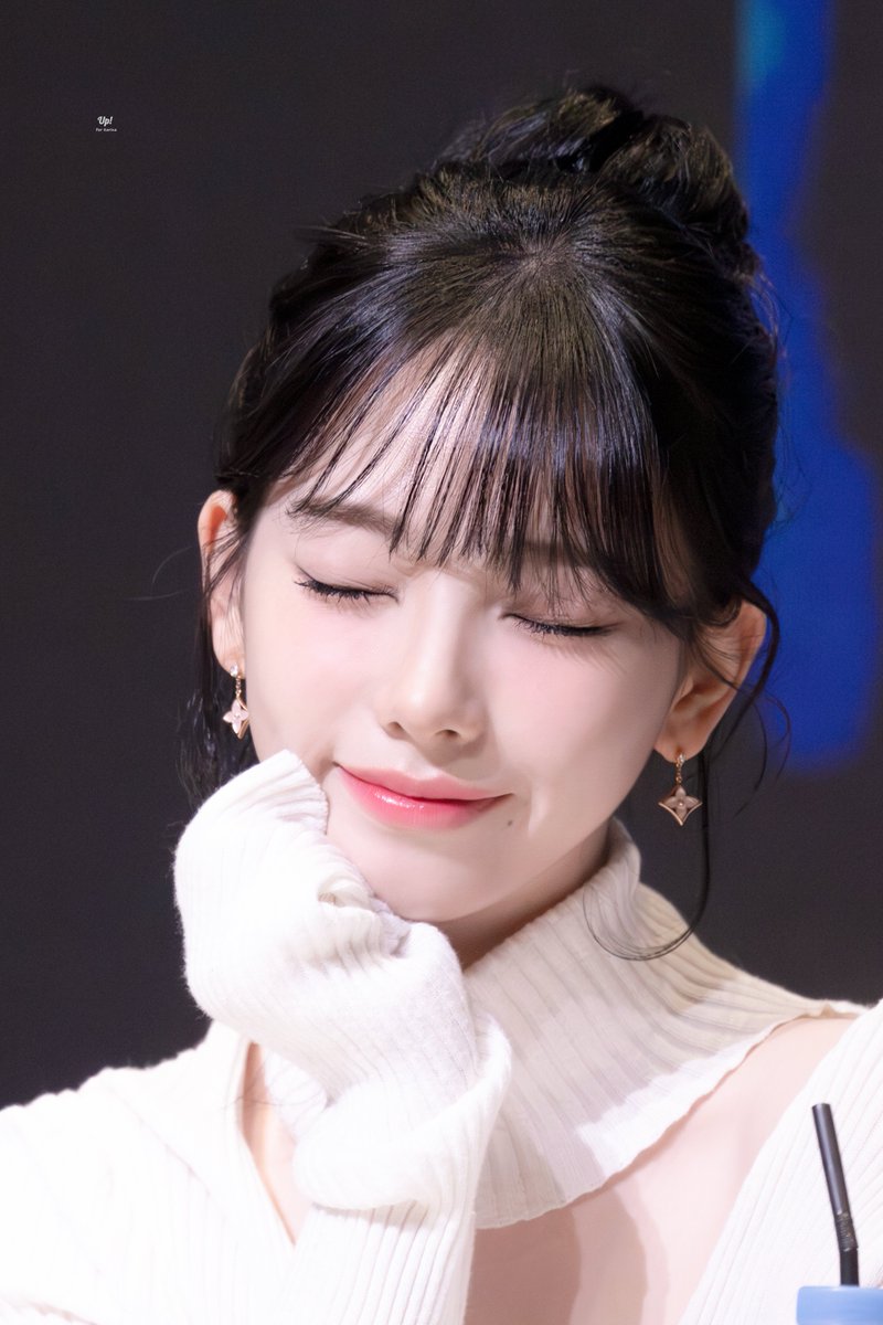 251207 fansign
지민아🥰
#aespa #에스파 #Karina #카리나