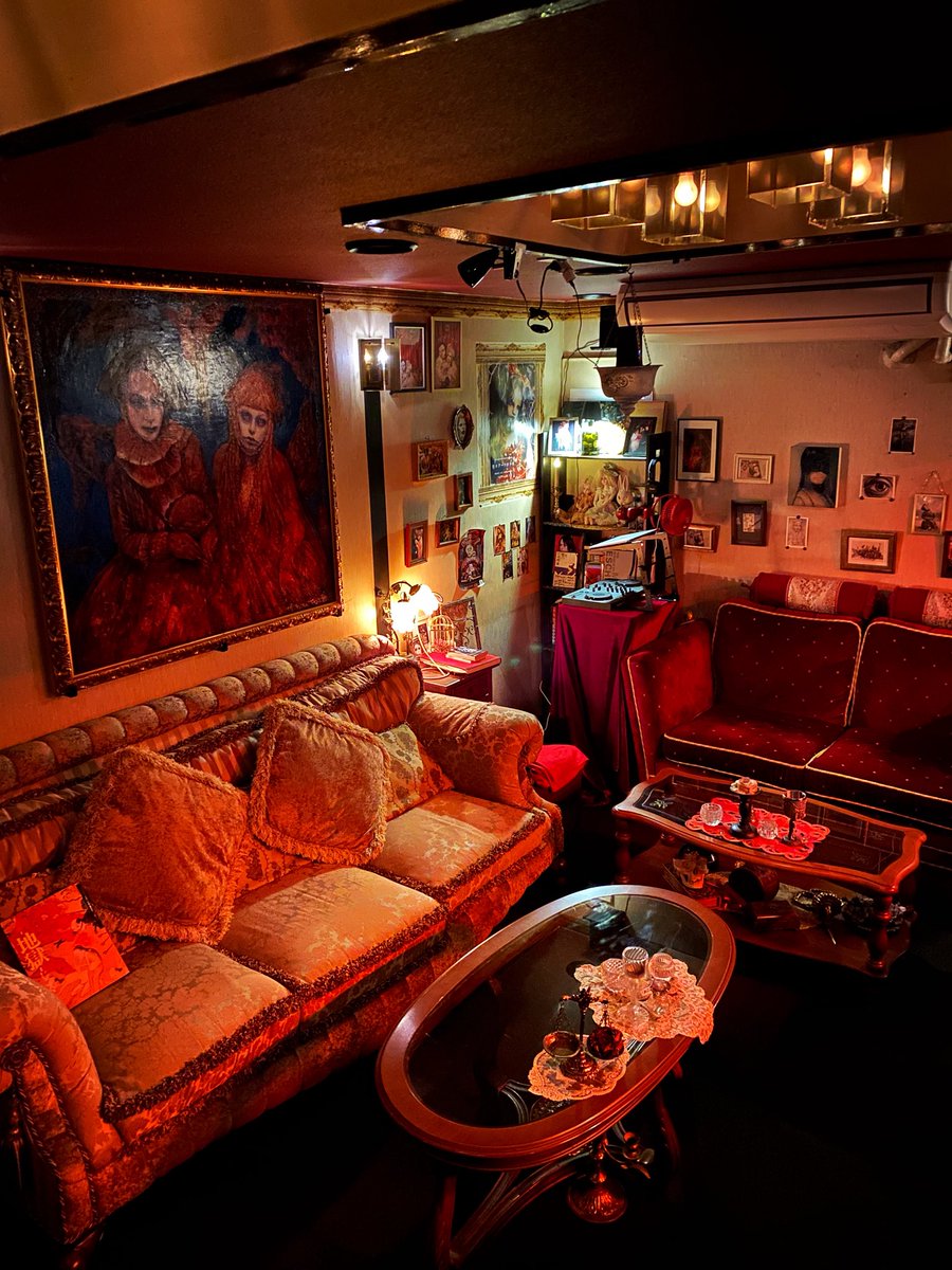 OPEN☆
#富田林 #バー #ジン #アブサン #アンダーグラウンド #ライブバー #読書バー #夜カフェ #bar #gin #absinthe #underground #livebar