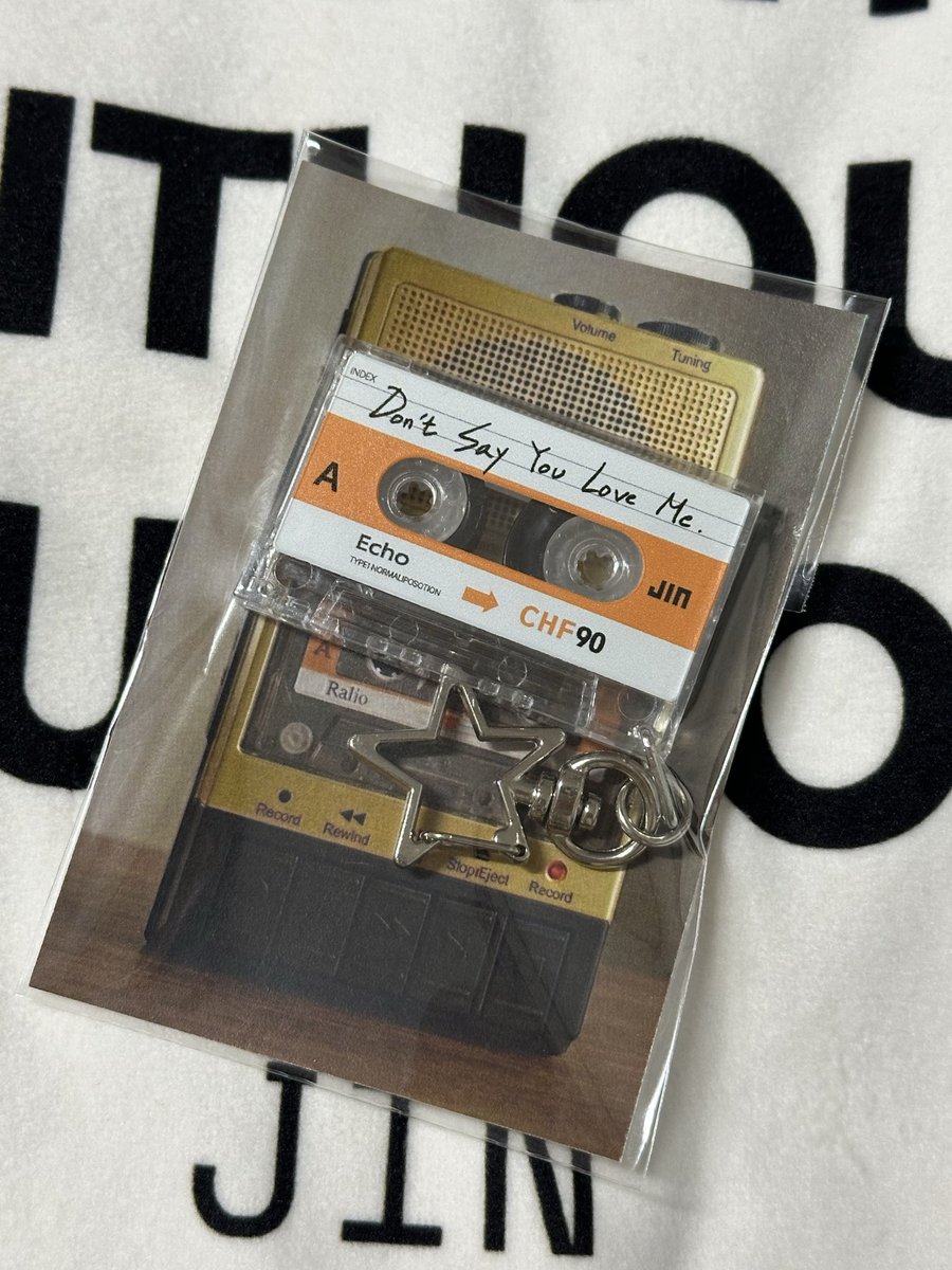 디어아미님의 석진이 이벤트 선물이 도착했어요 😍 
핑크 공주 석진이가 반겨주는 이쁜 콜렉트북 🩷 지퍼백 콜렉트북은 처음인데 아크릴키링 모아두기 정말 좋을거 같아요 👍🏻
그리고 생각지 못한 돈세럽 테이프 키링!!! 
넘 이뻐서 감격 😭
다 잘 간직할께요 감사합니다 🫶🏻

#방탄소년단진  #JIN #진