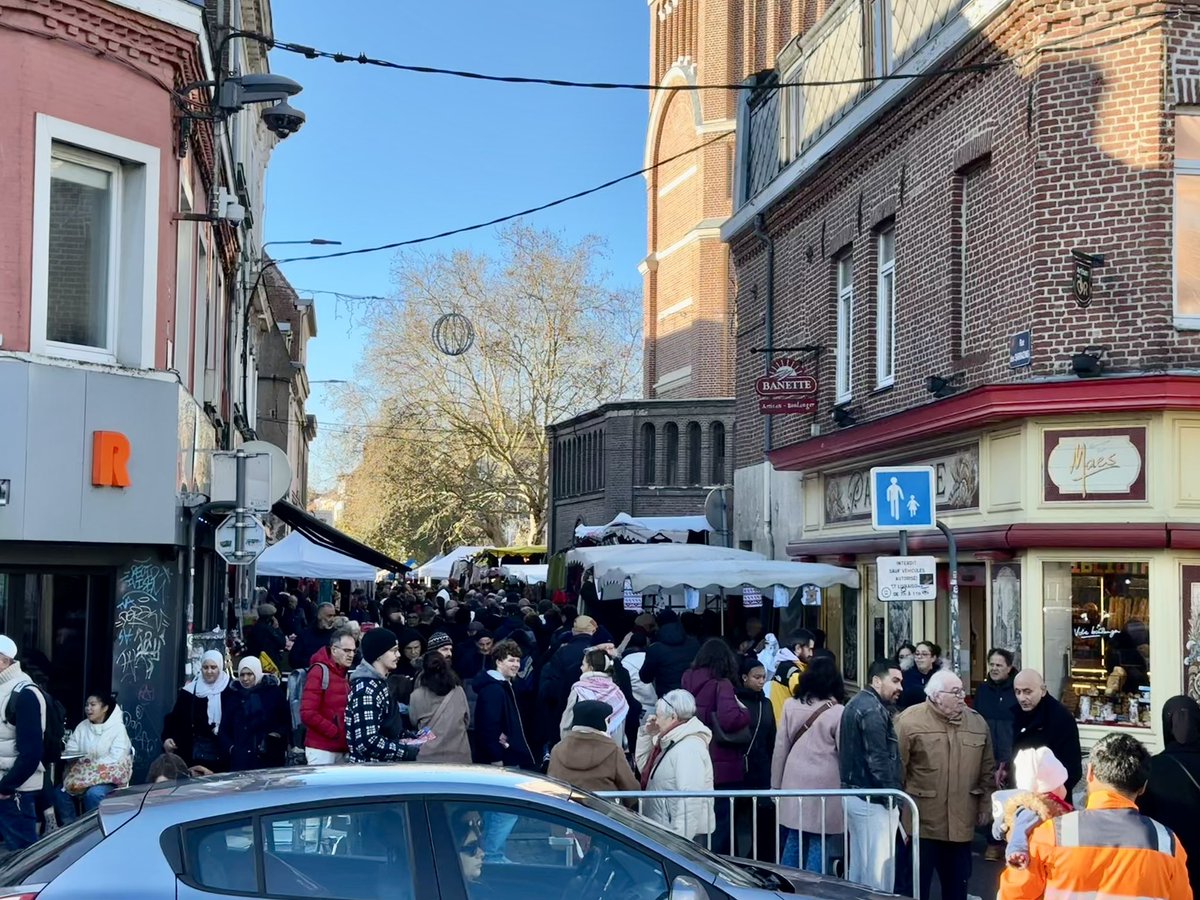 Règles #Municipales

👋<a href="/FI_Lille/">La France Insoumise - Lille</a> ça vous dirait de respecter nos marchés ?

➕Rappel préventif : votre #affichagesauvage de 2024 a dégradé la ville et vous a coûté très cher (si vs avez bien réglé vos amendes).

👋<a href="/Ardeslandes/">Arnaud Deslandes</a> Merci d’exercer votre pouvoir de👮🏻‍♀️sur ces 2 aspects.