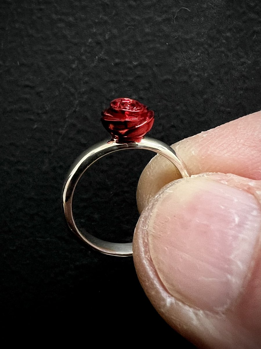 ペアでご注文いただいたローズリング。 お客様のご要望で1つは薔薇のみ