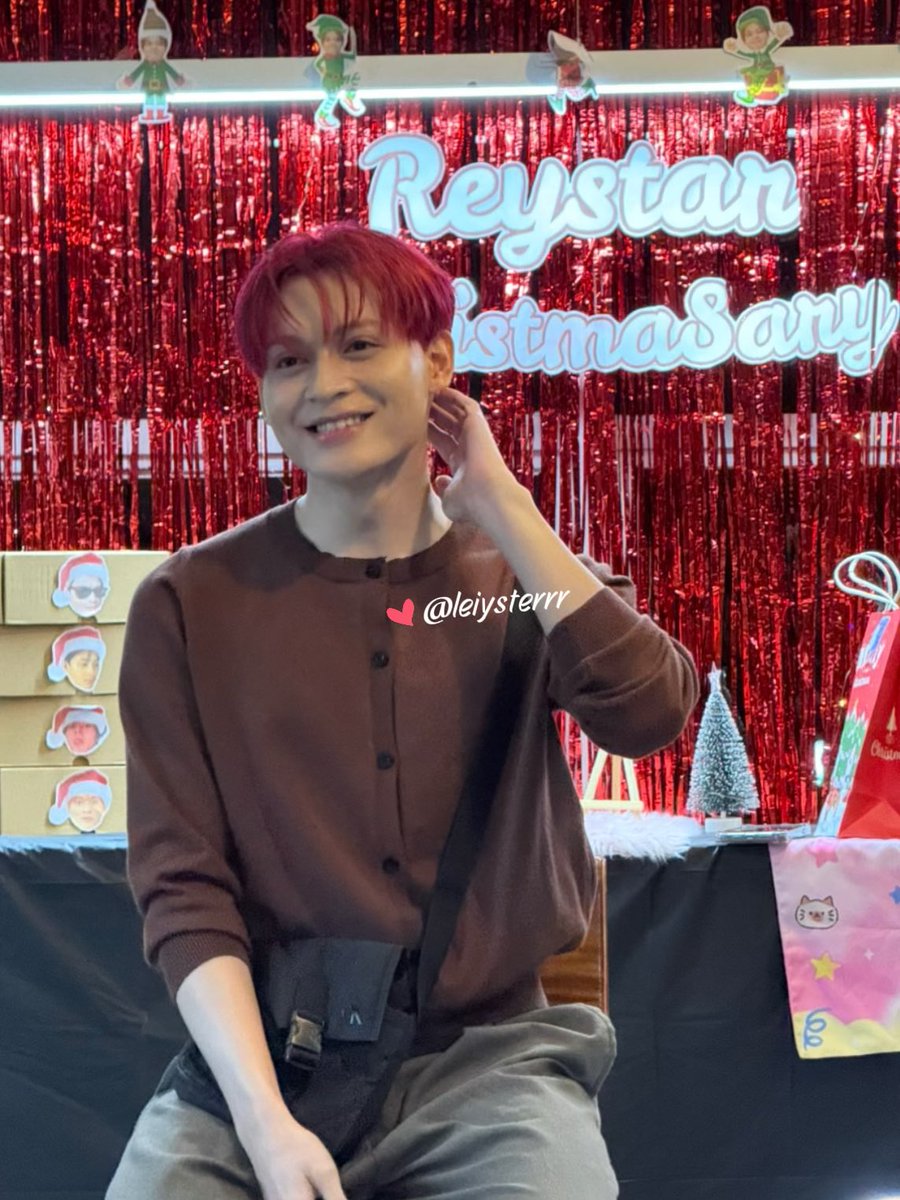 leiysterrr's tweet photo. 12•8•25 : Reystar’s ChristmaSary
📍QCup

#ThreeYearsGuidingReySTAR
#HORI7ON #호라이즌 #REYSTER #레이스터 https://t.co/GzVN7dAMTA