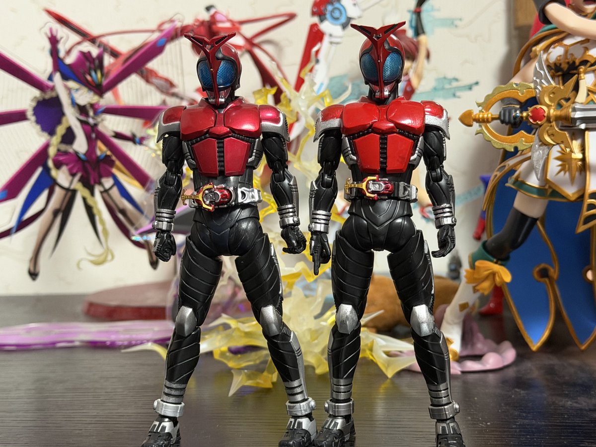 仮面ライダーカブトの真骨頂が2体。しかし、よく見ると色味や頭部の