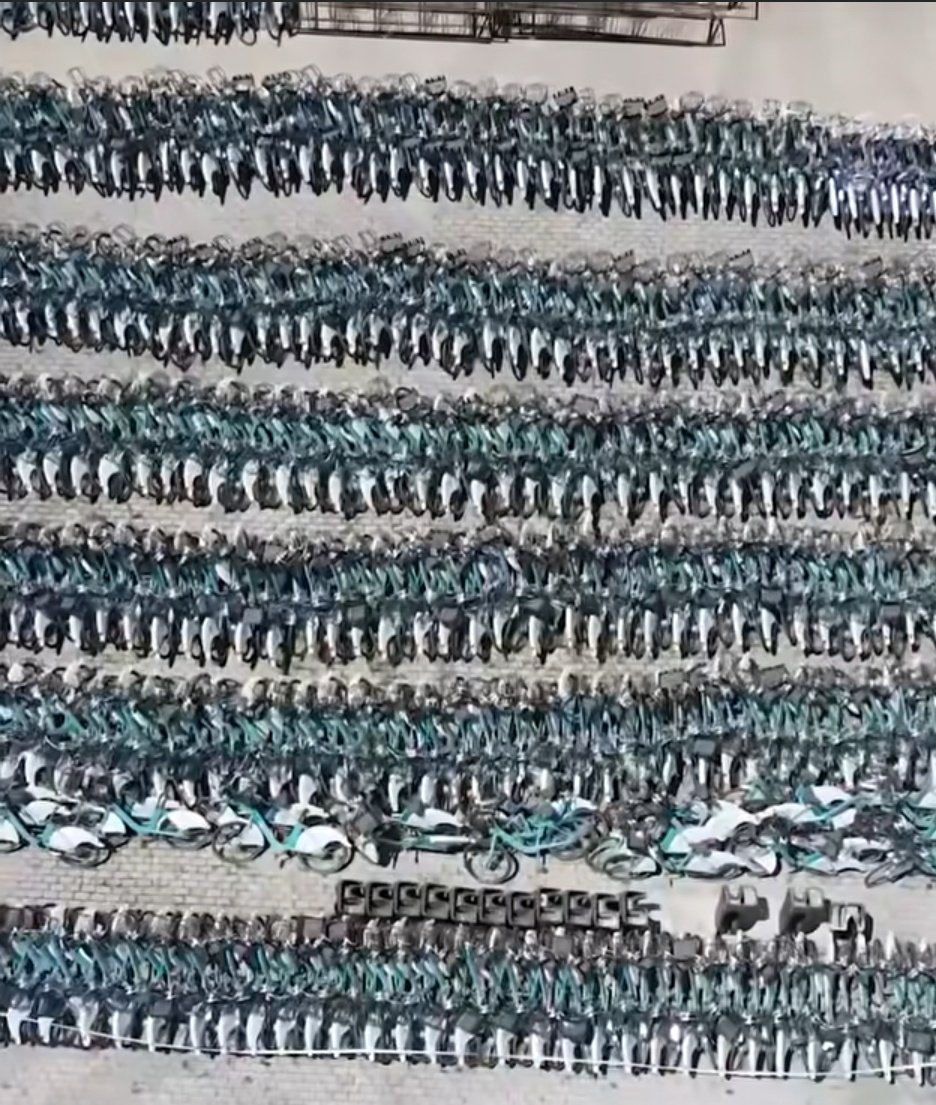 İBB İsbike bisikletleri!
Ulan madem becerip işletemediniz bu Milletin parasını çöp hurda edene kadar fakir fukaranın çocuklarına hediye olarak verseydiniz ya anca çalmayı çırpmaya yakmayı yıkmayı yok etmeyi biliyorsunuz namussuz herifler...