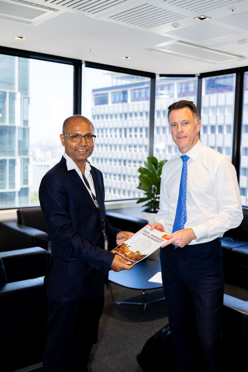 Prof_Braj_Singh's tweet photo. A productive meeting today with NSW Premier Hon. @ChrisMinnsMP . I thank him for awarding me a Premier science prize. Also discussed opportunities for NSW to lead Australia &amp; globally in Bioeconomy &amp; food industries. Thank you Premier for supporting research &amp; innovations in NSW! https://t.co/LO74wyufy7