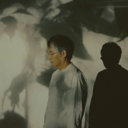 アルバム『コモレヴィア』が完成。全貌は一部スタッフに限り参加した音楽家にも一切聴かせませんでした。それは、なるべく自分の手元に置いておきたかったから。それほど、このアルバムは自分にとって特別なものです。こころ落ち着かない師走ですが、何度もじっくりと聴いてみてください。鈴木惣一朗