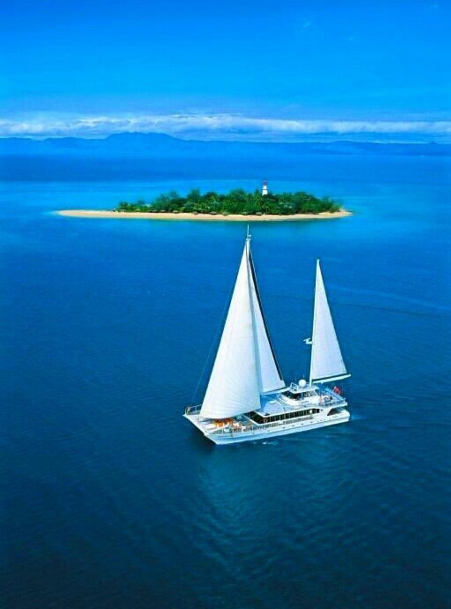 "kendi halindelik,
sakin ve kaliteli bir yaşam,
az ve nitelikli bir çevre,
kibirden ve egodan uzak bir hikaye,
derin bir görgüyle varolan bir kişilik,
baş eğmeyen asil bir duruş…"

yaşam bu’dur…