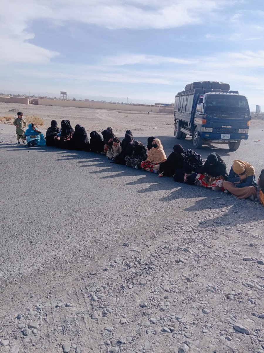 دالبندین سے جبری لاپتہ بہن اور بھائی کیلیے احتجاج

 احتجاجی دھرنے پر بیٹھے خواتین کا کہنا ہے کہ دالبندین کی ظہور کالونی سے گزشتہ روز فورسز نے زبیر ولد محمد رحیم اور رحیمہ کو جبری لاپتہ کردیا۔

احتجاج میں شریک شرکاء کا مطالبہ ہے کہ حکومت زبیر اور رحیمہ کی بازیابی کو یقینی بنائے۔