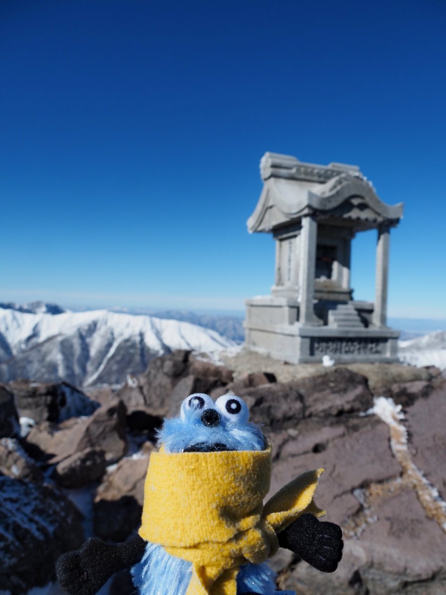 山頂で記念写真📸を撮っていたら… 小さいお友達⛄️🐥があっちにも