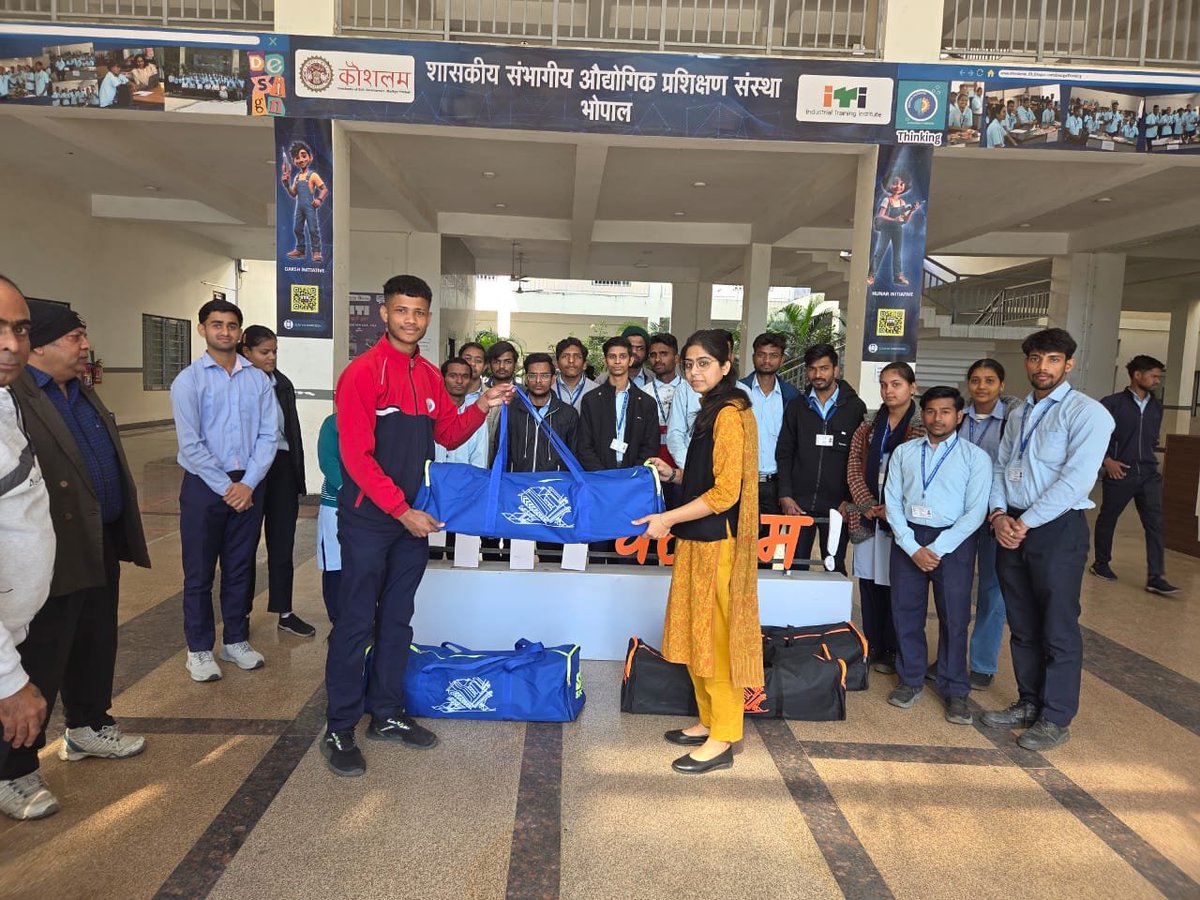Divisional ITI Bhopal की पूरी टीम एवं सभी प्रतिभागियों को हार्दिक बधाई एवं शुभकामनाएँ!

आप सभी का समर्पण, प्रतिभा और संघर्ष हम सबके लिए प्रेरणा है।