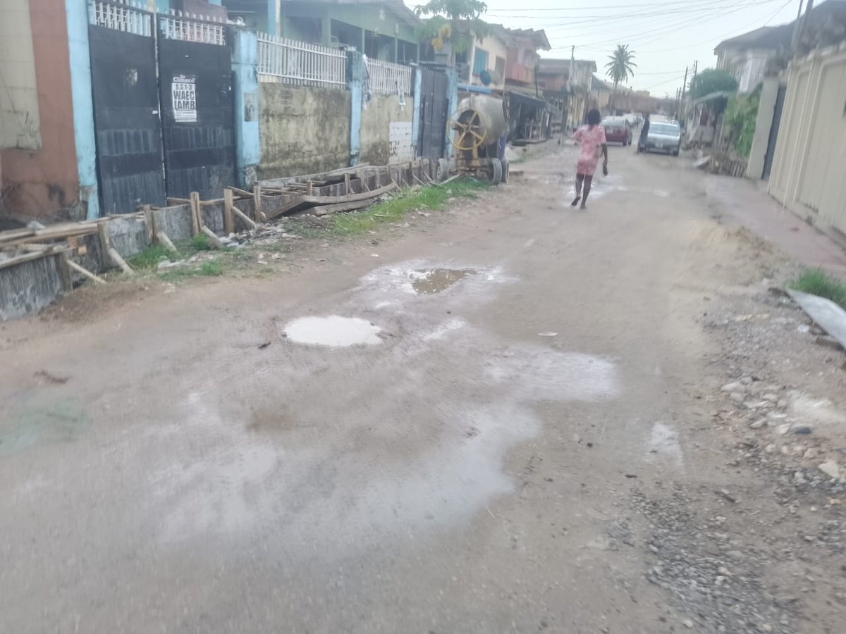 For over a year now, Logine International Limited, the contractor in charge of the Construction of 20Km inner and township intervention roads in Coker Aguda/Itire Ikate/Surulere area have not returned back to the project sites at Shaki Crescent and Akinyele communities, under