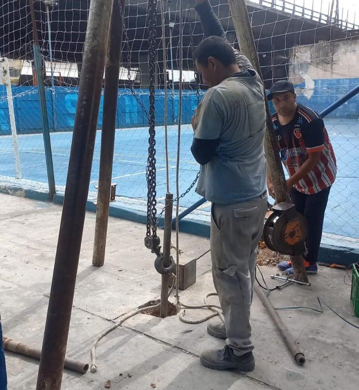 Institucional
Techado de la Canchita de la Calle Cochabamba en marcha.
Empezaron este lunes con el estudio de suelo
foto e info <a href="/lito_telmo/">Lito Telmo</a>