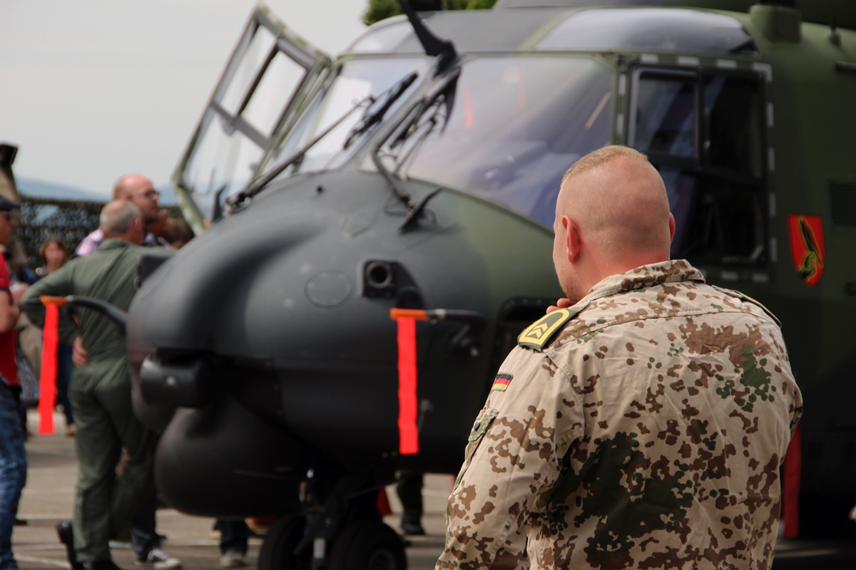 EU-News bei RTF3:  „Alles neu“ in Sachen #Verteidigung dlvr.it/TPjqDc