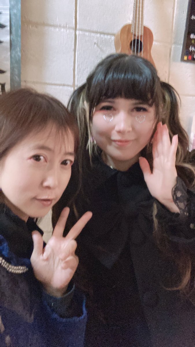 toromix2's tweet photo. 昨日のライブ楽しかったね╰(*´︶`*)╯♡
平日なのに来てくれてありがとう☆
とろ美いっぱい暴れたねw
また一緒に盛りあがろう☆*:.｡. o(≧▽≦)o .｡.:*☆ https://t.co/AqEgsCvgZP