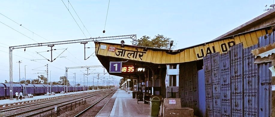 DRM <a href="/DRMJodhpurNWR/">DRM JODHPUR</a> से अनुरोध है कि जोधपुर और रानीवाड़ा के बीच 4 PM बजे के आस पास एक DEMU/MEMU या पैसेंजर ट्रेन की व्यवस्था सुनिश्चित की जाए, क्योंकि दोपहर 12 बजे से शाम 6:30 बजे के बीच जोधपुर से #जालोर जिले के लिए कोई ट्रेन उपलब्ध नहीं है।

<a href="/srdomju/">Sr. DOM/JU</a> <a href="/lumbaram64/">Lumbaram Choudhary</a> <a href="/jogeshwarg/">जोगेश्वर गर्ग (मोदी का परिवार)</a>