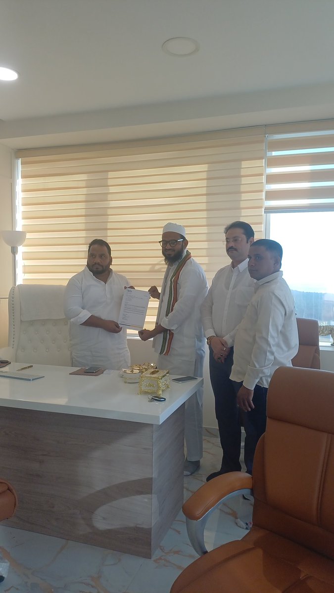 afrozsir's tweet photo. आज महाराष्ट्र राज्य मौलाना आज़ाद आर्थिक महामंडल सदस्य,राष्ट्रीय अध्यक्ष मुस्लिम वेलफेयर एसोसिएशन सलीम सारंग जी से मुलाक़ात हुई,माइनॉरिटी से सम्बंधित अनेक मसलो और महानगर पालिका चुनाव पर चर्चा हुई
आज मुझे मुस्लिम वेलफेयर एसोसिएशन ग्रेजुएट सेल का महाराष्ट्र अध्यक्ष नियुक्त किया गया https://t.co/mZ8JiHK7f4